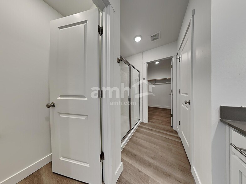 Building Photo - 8006 Katriel Ct SW