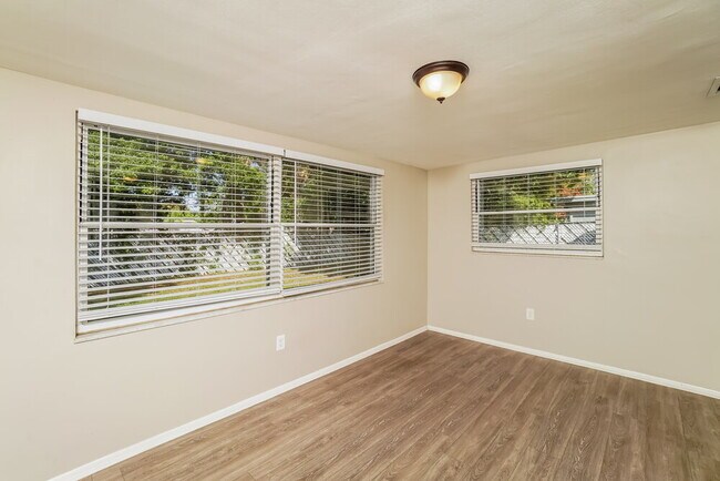 Building Photo - 11115 Areca Dr