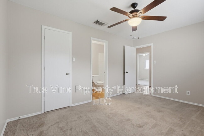Building Photo - 6810 Saharastone Dr