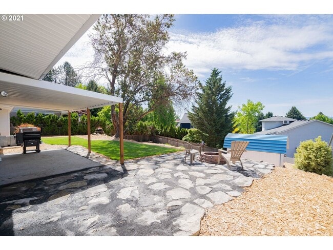 Building Photo - Gorgeous 3 Bedroom Remodel in Highly Desir...