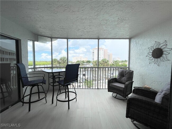 Building Photo - 12945 Vanderbilt Dr