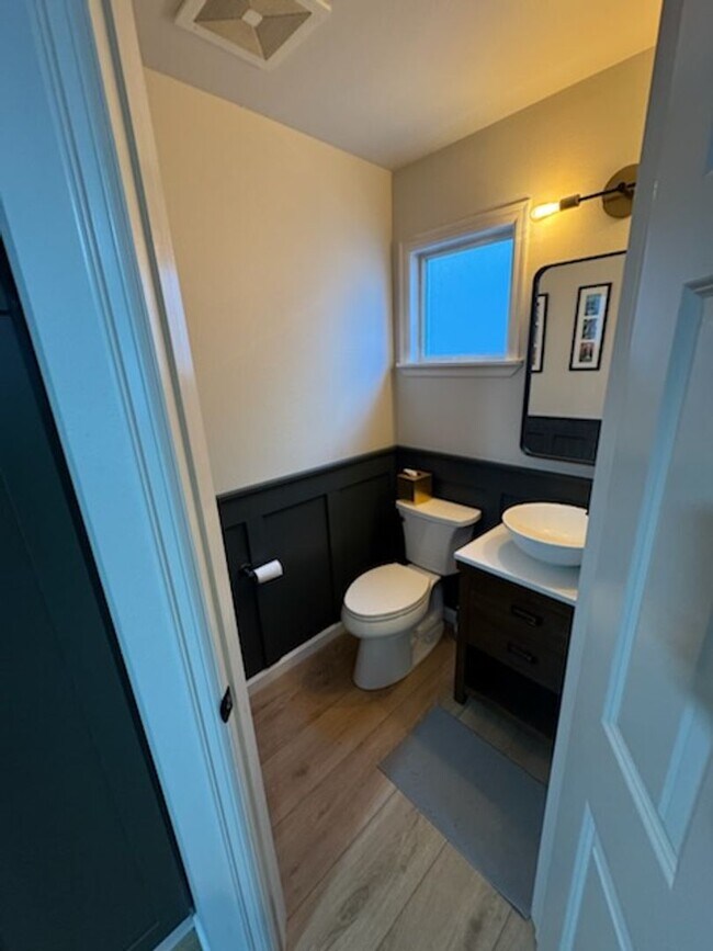 Building Photo - Greenwood Townhome 2Beds 1.5 Bath- $3,100