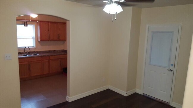 Building Photo - 2915 Truxillo St