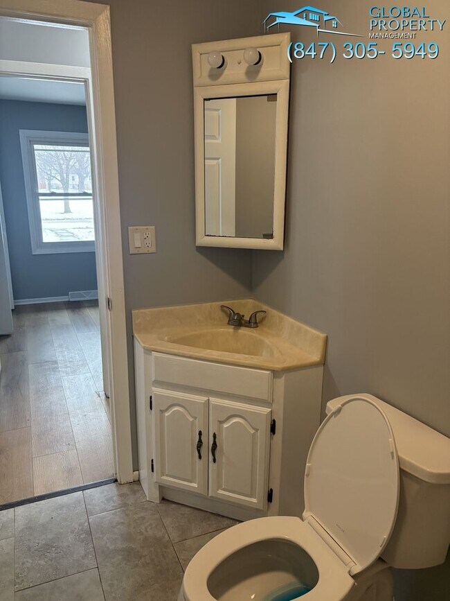 Building Photo - 3 Bedroom Home for Rent