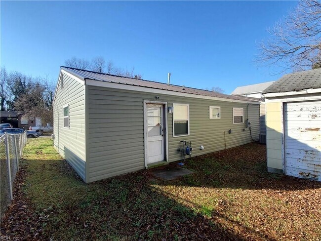 Building Photo - 1406 W 39th St