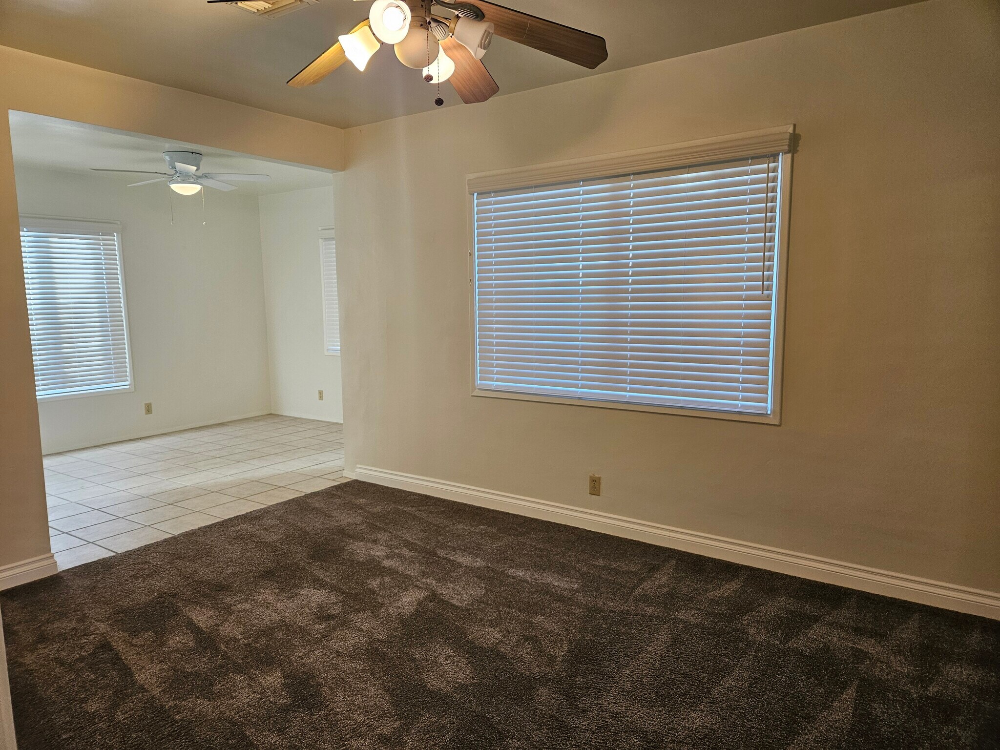 Building Photo - 9966 Glencrest Cir