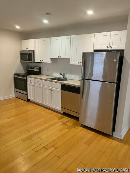 Building Photo - 40 Boylston St