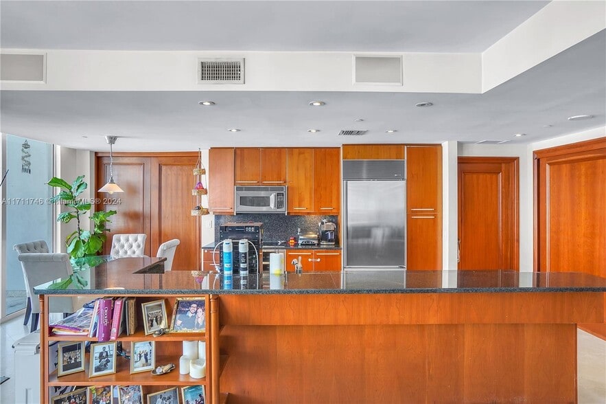 Building Photo - 901 Brickell Key