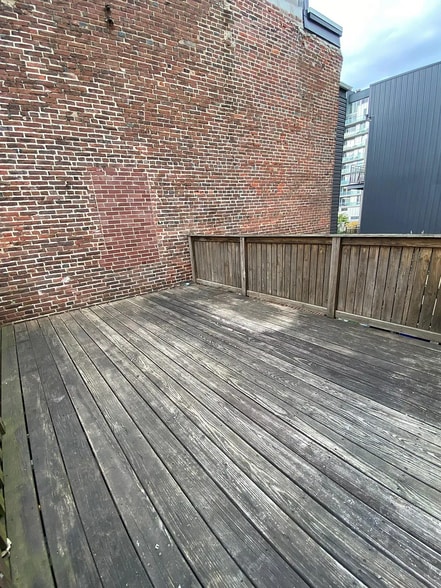 Building Photo - 702 N 2nd St