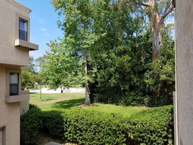 Building Photo - La Jolla 2bed 1 bath 1car garage, big deck!