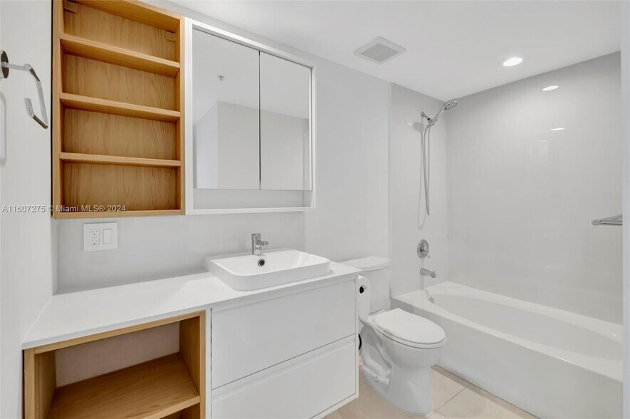 new bathroom - 2000 N Bayshore Dr