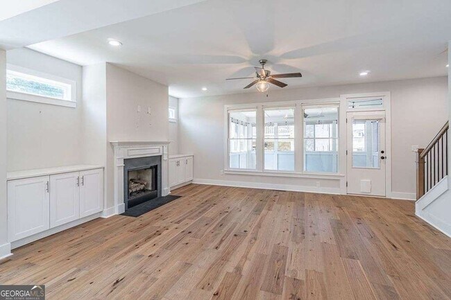 Building Photo - 370 Thrasher St NW
