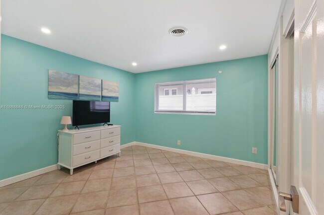 Building Photo - 1406 Polk St