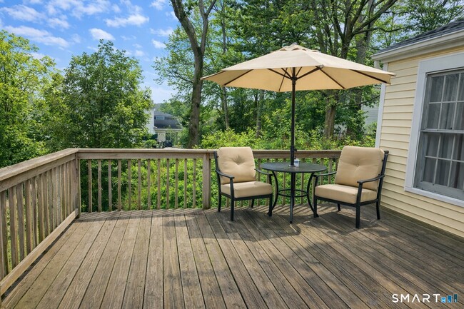 Building Photo - 54 Benedict St