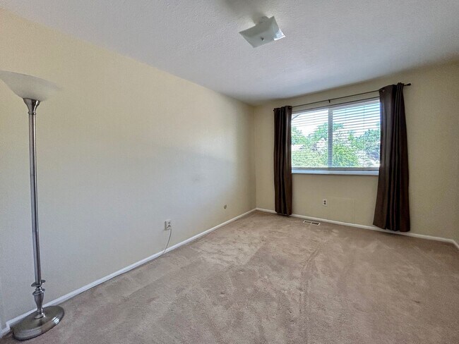 Building Photo - Spacious 4-Bedroom House Near Open Space in Heatherwood, Boulder