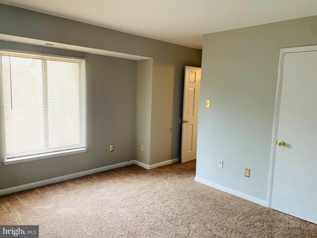 Building Photo - 8875 Tamebird Ct