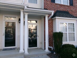 Building Photo - Pretty 2 Story Townhouse For Rent in Kerne...