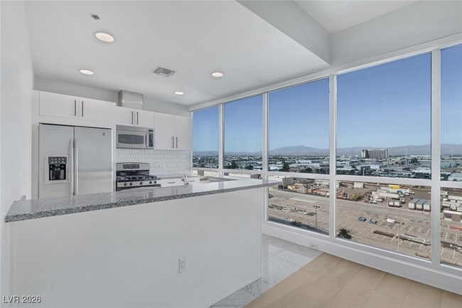 Building Photo - 4525 Dean Martin Dr