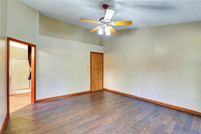 Building Photo - 1262 Bailing Dr