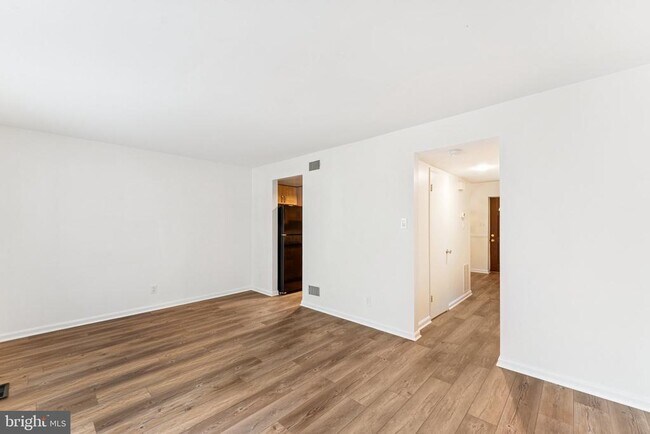 Building Photo - 512 S Henry St