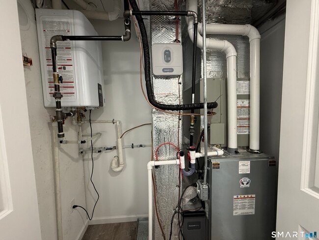 Building Photo - 96 Collis St