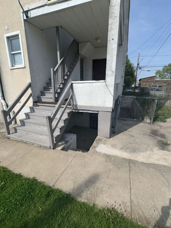Building Photo - 534 Cherry St