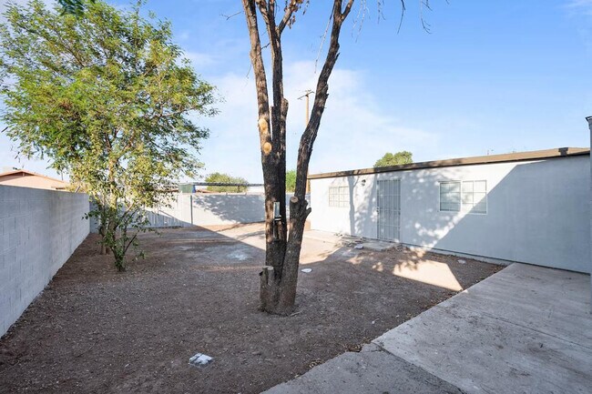 Building Photo - 4009 W Grant St