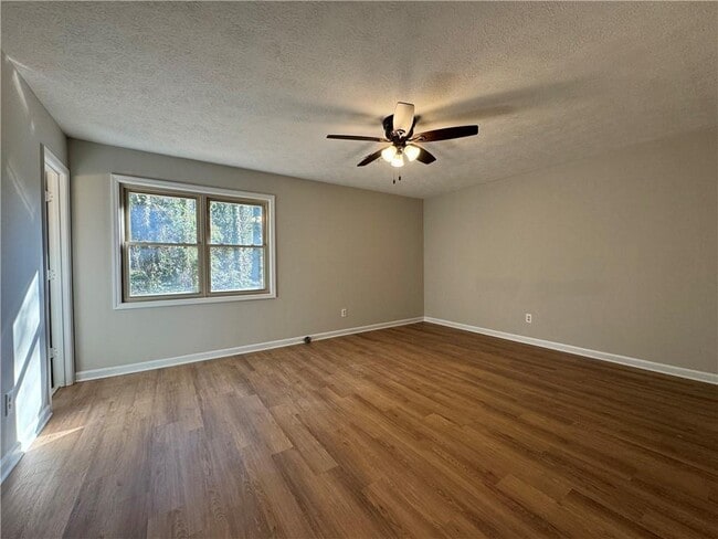 Building Photo - 2020 Kemp Rd NE