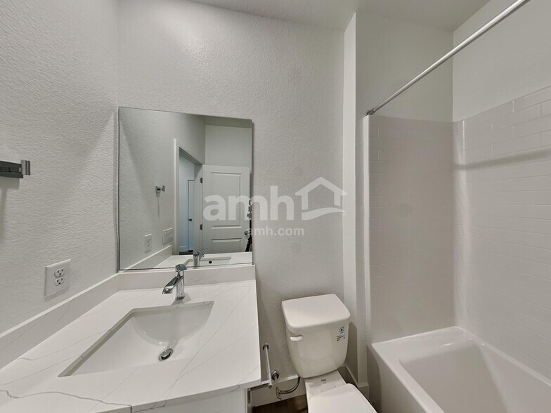 Building Photo - 6449 Marthas Vineyard Ave