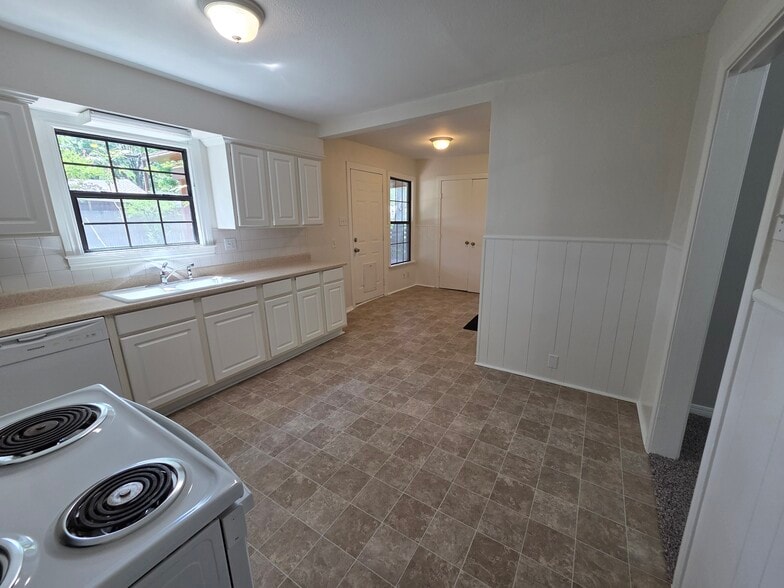 Building Photo - 1309 Shady Ln