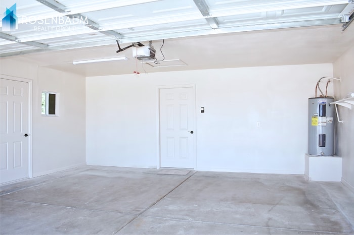 Building Photo - 9321 Hillcrest Pl