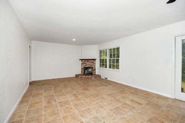 Building Photo - 2105 Shannonhouse Rd SW