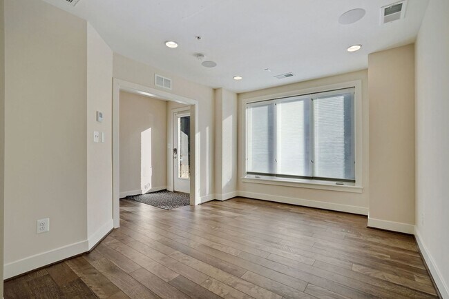 Building Photo - 3 Bed 3.5 Bath - Bethesda Montgomery Row Townhouse - Move in Ready