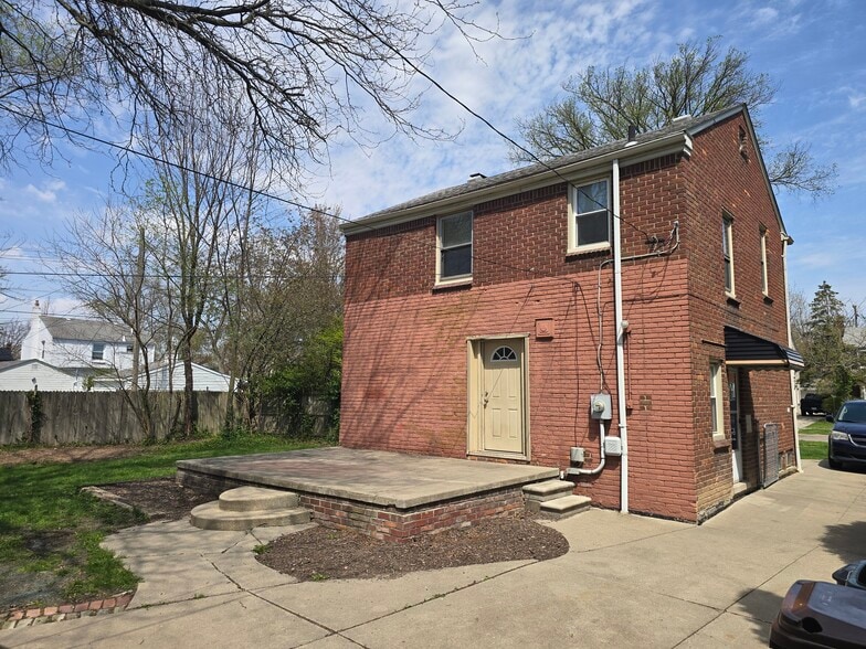Building Photo - 1705 Bournemouth Rd