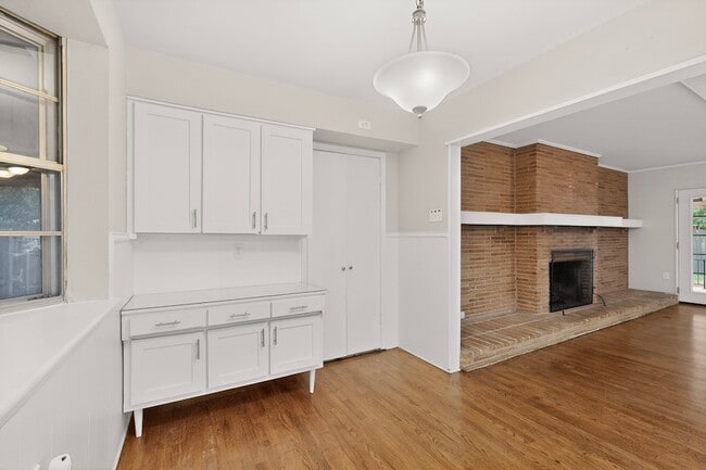 Building Photo - 2522 Pinebluff Dr