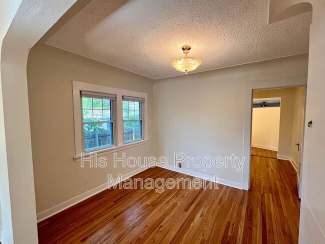 Building Photo - 1405 16th Ave
