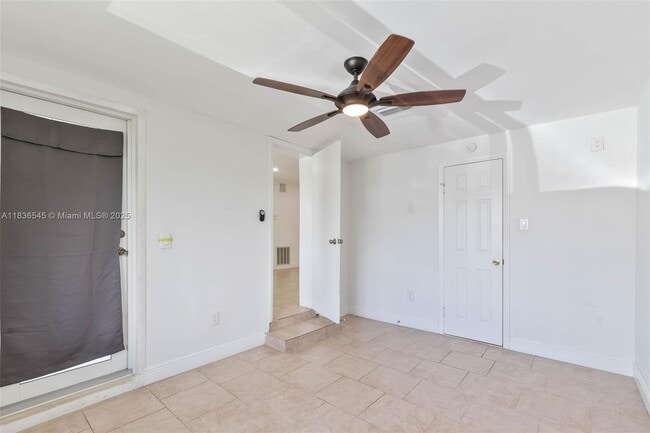Building Photo - 3916 SW 58th Ave