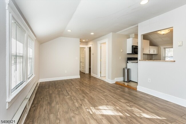 Building Photo - 9 Lincoln St