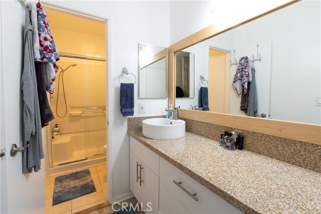 Building Photo - 9551 Vía Ricardo