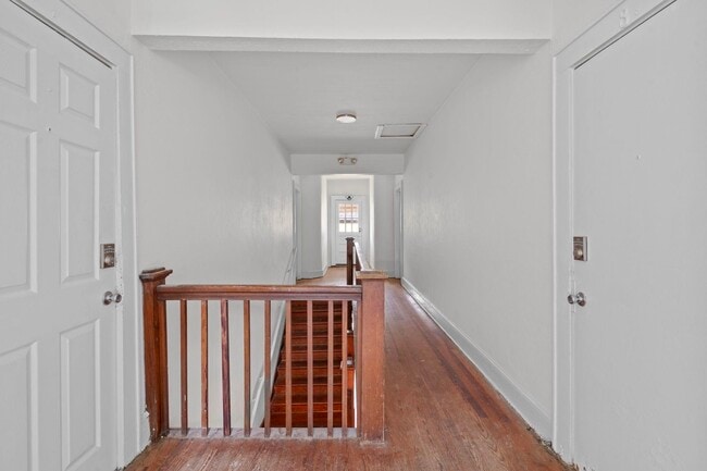 Building Photo - 557 Beverly Ct