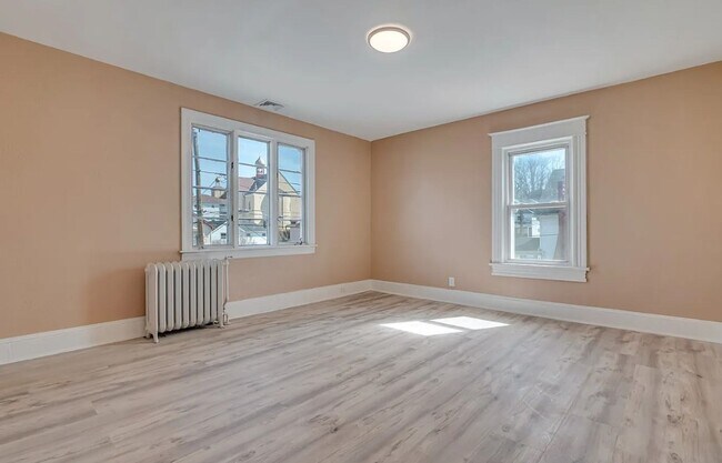 Building Photo - 516 Hickory St