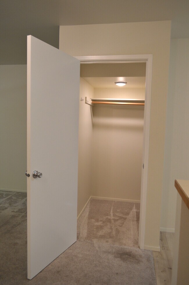 Building Photo - 1950 NE Derek Dr