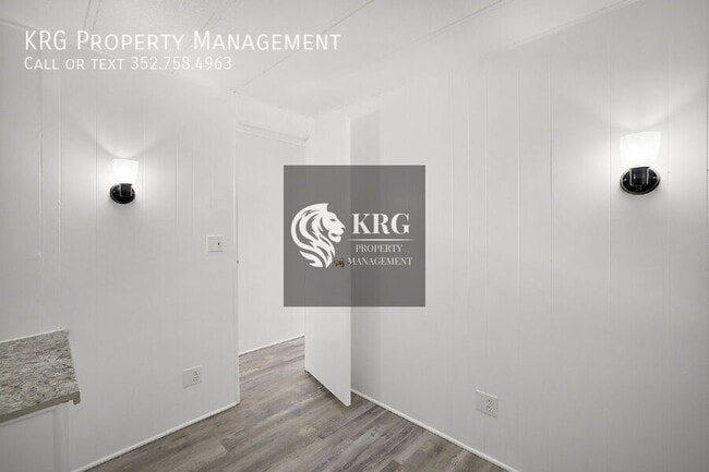 Building Photo - 1001 Nell Way