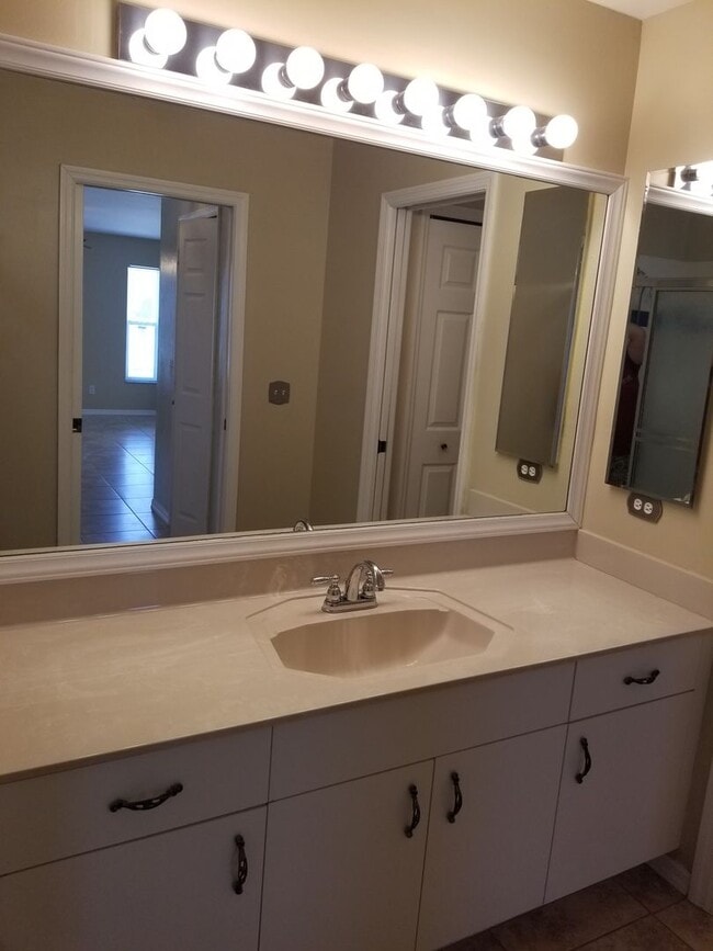 Building Photo - 2321 SW 19th St