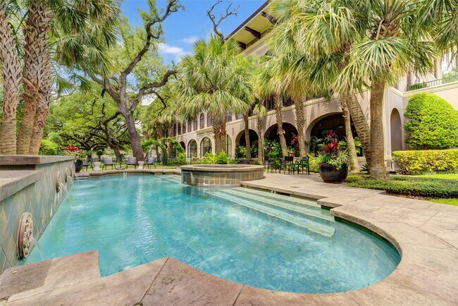 Building Photo - 2700 Albany St