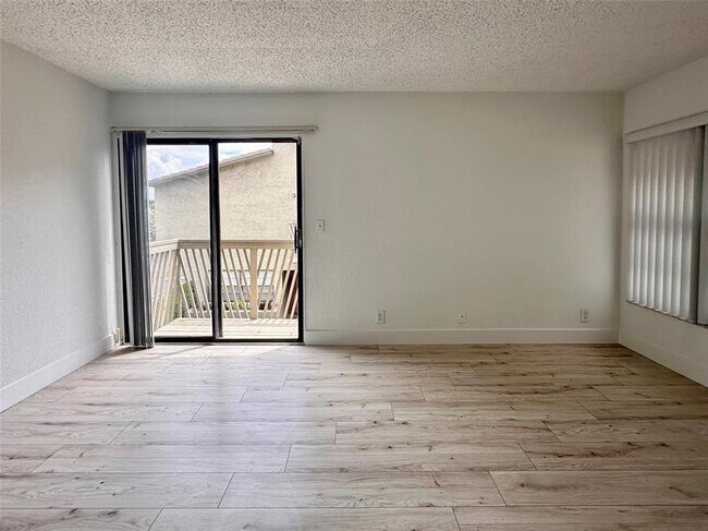 Building Photo - 2580 Coral Springs Dr