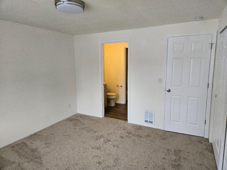 Building Photo - 12716 13th Ln SW