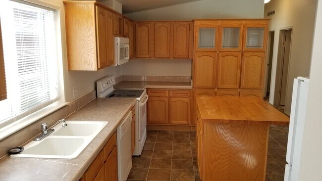 Building Photo - 33188 Fuchsia Ln
