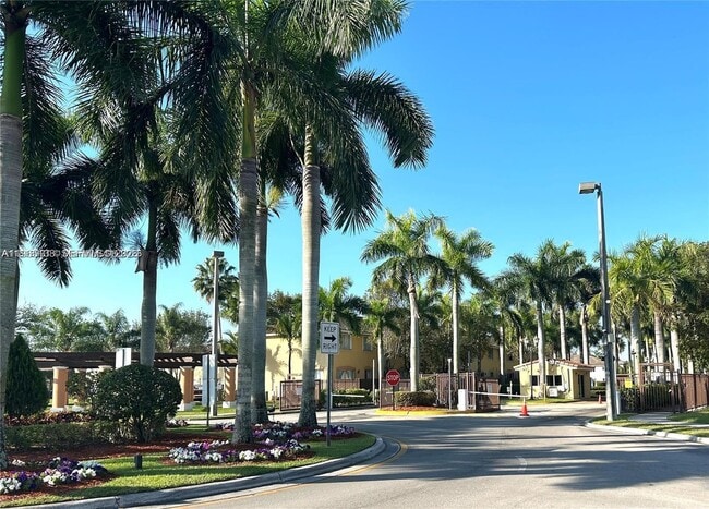 Building Photo - 2731 SE 17th Ave