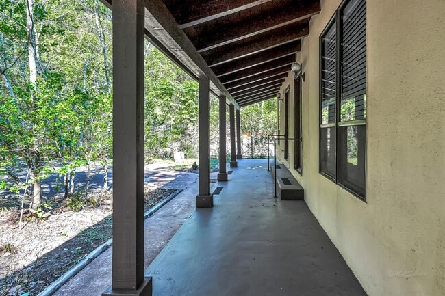 Building Photo - 32 E Rivercrest Dr